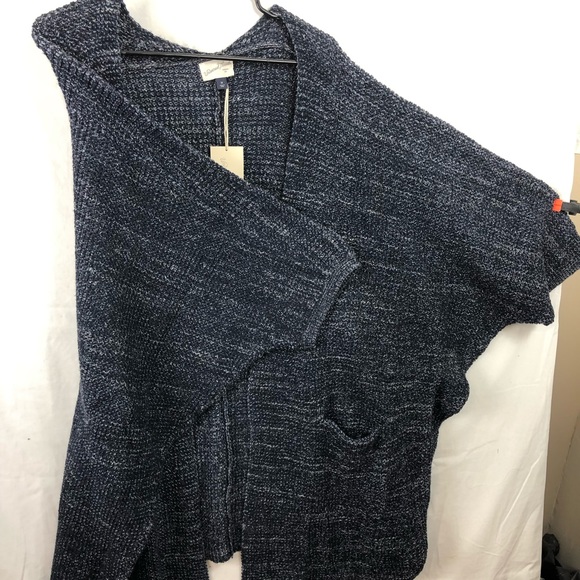 Universal thread goods &co sweater - Picture 4 of 4